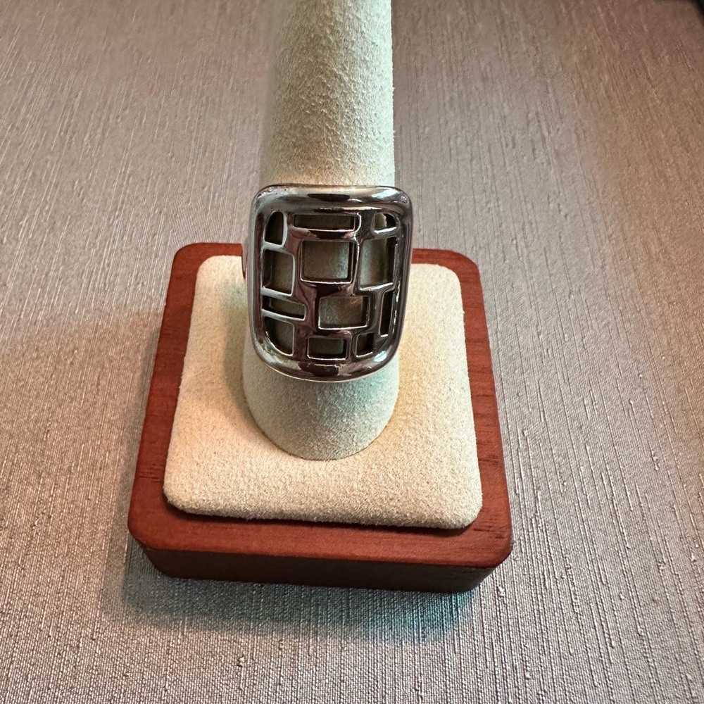 Women’s or men’s 925 silver ring. Worn twice. Size 9.